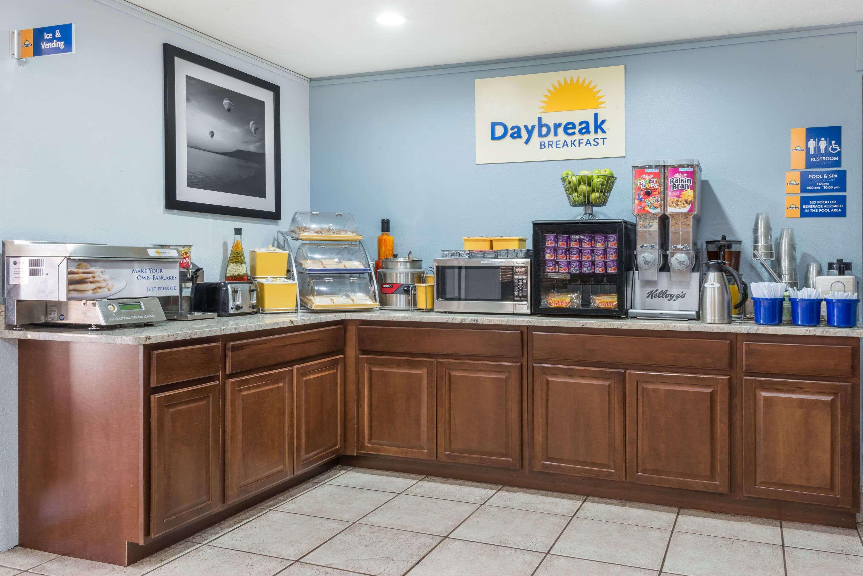 Days Inn By Wyndham Las Vegas Exterior photo
